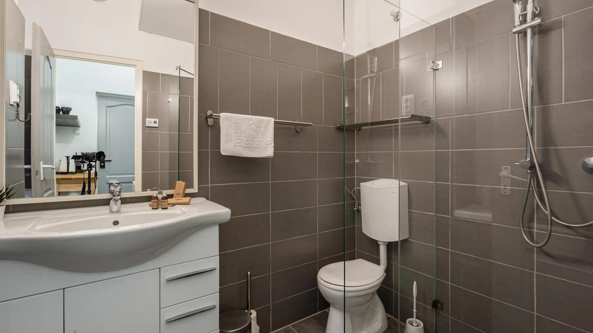 B8 - Grand Boulevard Cozy Apartment - Best Location By Bqa ブダペスト