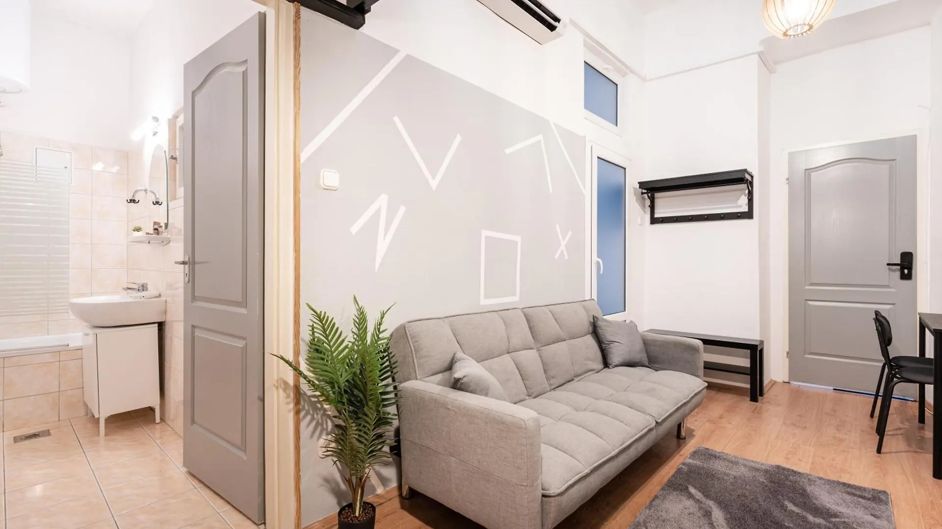 B8 - Grand Boulevard Cozy Apartment - Best Location By Bqa ブダペスト 0*,  ハンガリー